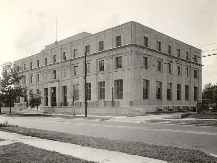 Black-and-white 1933 photograph of the three-story limestone U.S. Post Office and Court House at 707 Florida Street, home of our Baton Rouge office